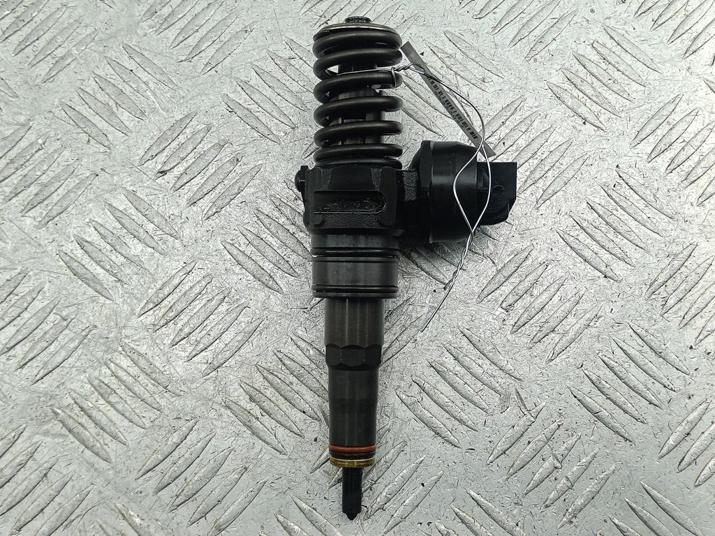 форсунка Volkswagen Passat B6 2005, 2.0 л., дизель, МКПП, серый, универсал, 038130073BQ, 0414720312