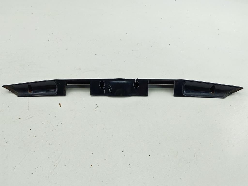 накладка подсветки номера BMW 3 E36 1997, 1.8 л., бензин, АКПП, серый, седан, 1977253