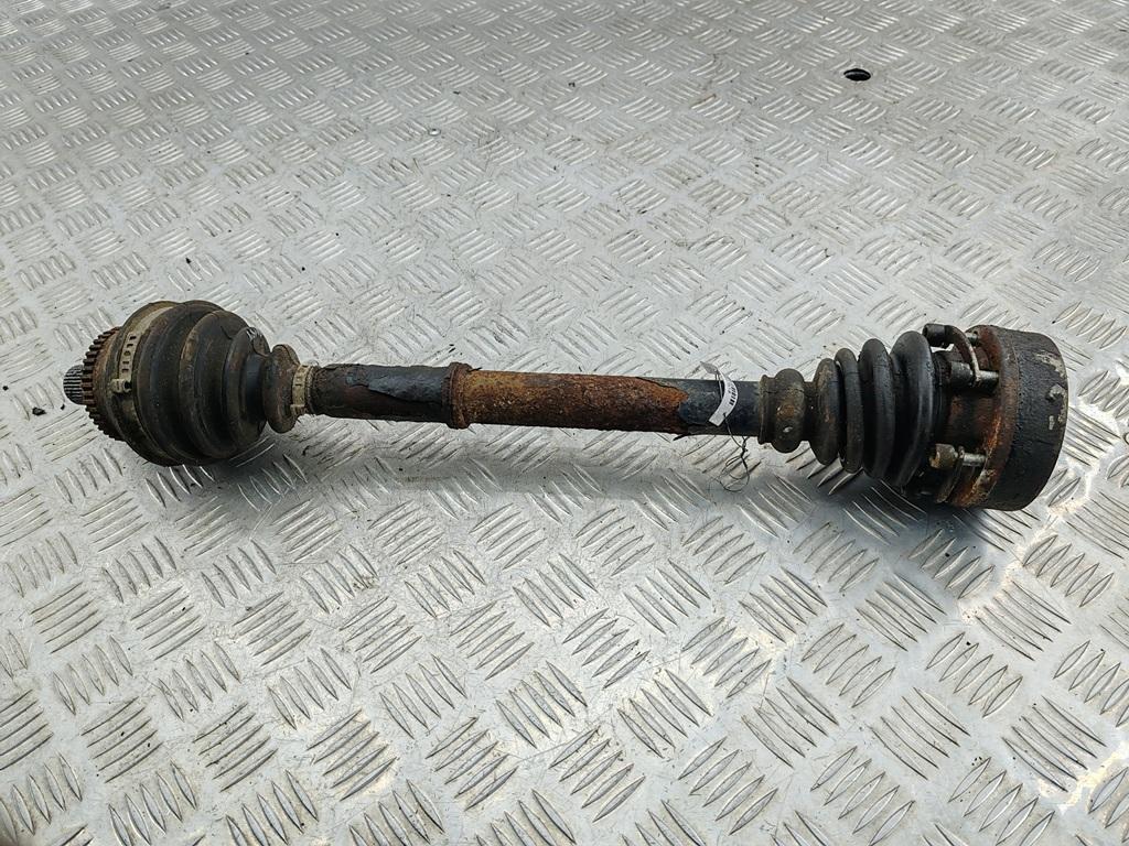 полуось передняя левая (приводной вал, ШРУС) Audi 80 8C/B4 1994, 1.6 л., бензин, МКПП, синий, универсал - фото №1