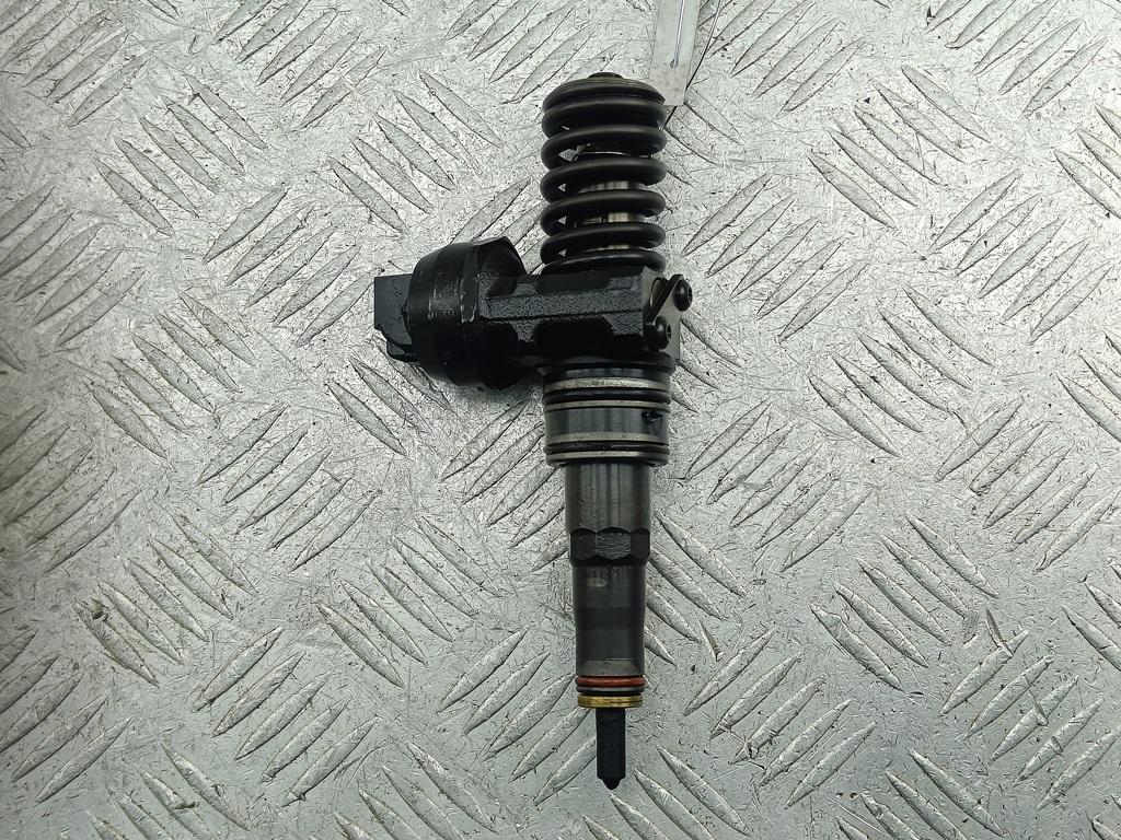 форсунка Volkswagen Passat B6 2005, 2.0 л., дизель, МКПП, серый, универсал, 038130073BQ, 0414720312