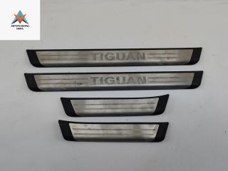 Накладка на порог внутренняя (салона) Volkswagen Tiguan 1 поколение 2008, 1.4 л., бензин, МКПП, белый, внедорожник 5 дв.