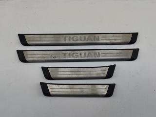 Накладка на порог внутренняя (салона) Volkswagen Tiguan 1 поколение 2008, 1.4 л., бензин, МКПП, белый, внедорожник 5 дв.