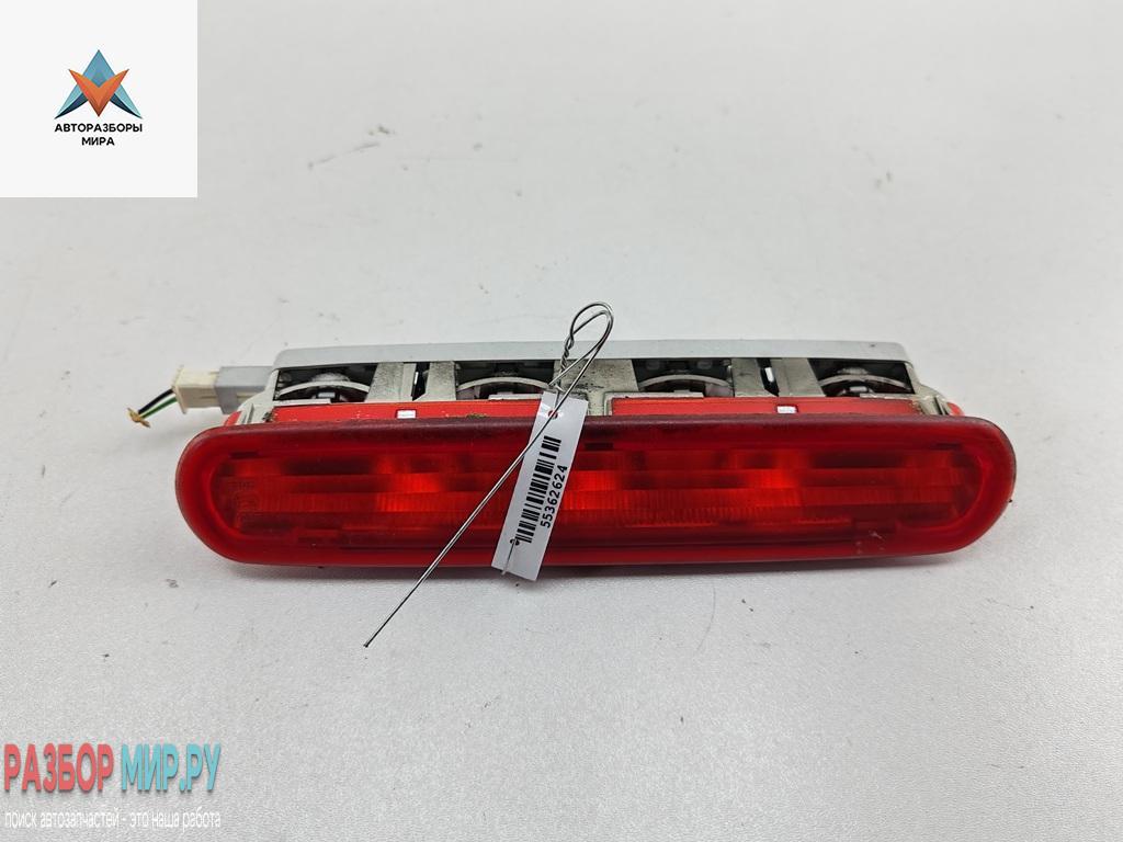 стоп-сигнал Fiat Doblo 2 поколение 2012, 1.3 л., дизель, МКПП, белый, фургон - фото №1