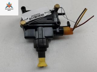 активатор замка багажника Mercedes-Benz C-Класс W201 [рестайлинг] 1989, 2.0 л., бензин, МКПП, красный, седан