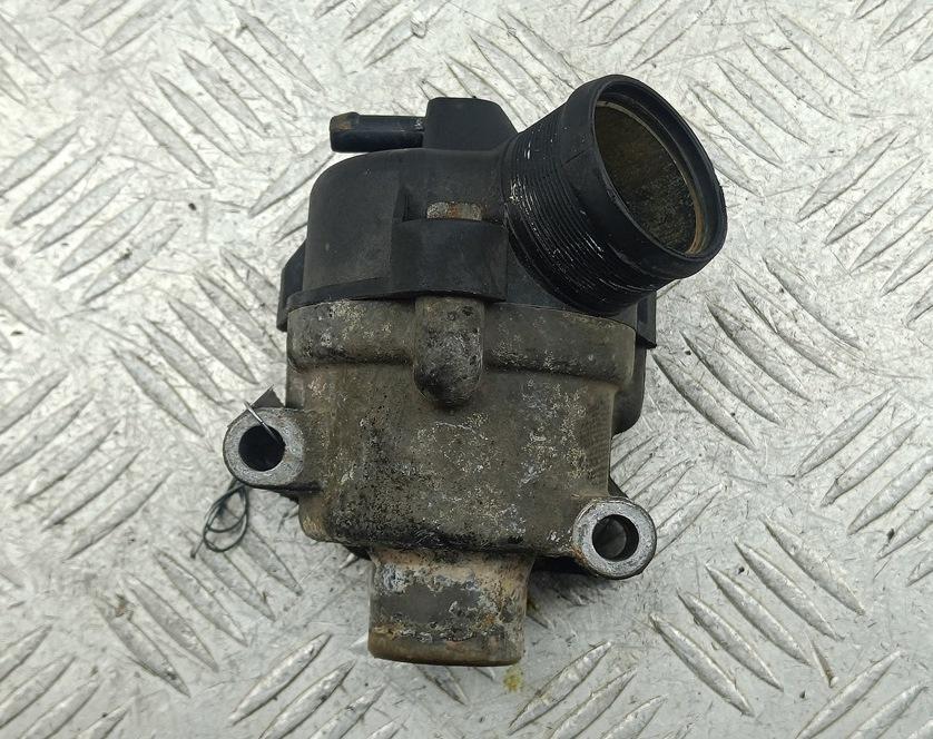 корпус термостата Mercedes-Benz 190 W201 1989, 2.0 л., бензин, МКПП, красный, седан