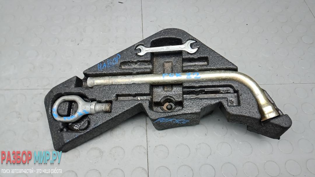 ящик под инструменты / набор инструментов Volkswagen Touareg 1 поколение 2006, 2.5 л., дизель, МКПП, внедорожник 5 дв. - фото №1