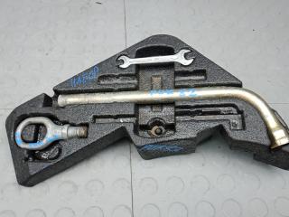 ящик под инструменты / набор инструментов Volkswagen Touareg 1 поколение 2006, 2.5 л., дизель, МКПП, внедорожник 5 дв.