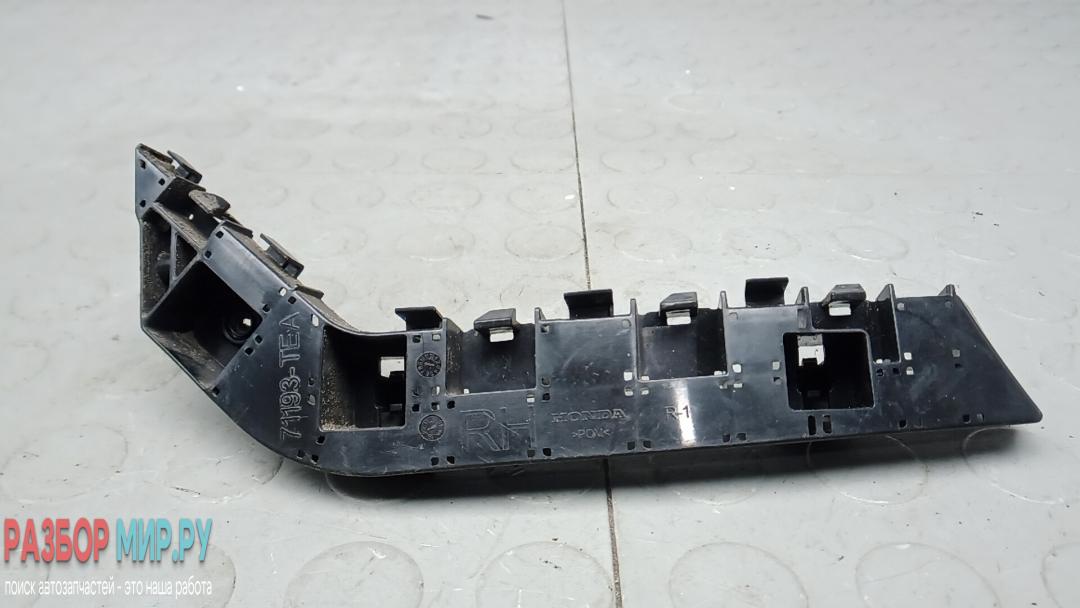 крепление бампера Honda Civic 10 поколение 2017, 1.0 л., бензин, МКПП, хетчбэк 5 дв., 71193TEA - фото №1