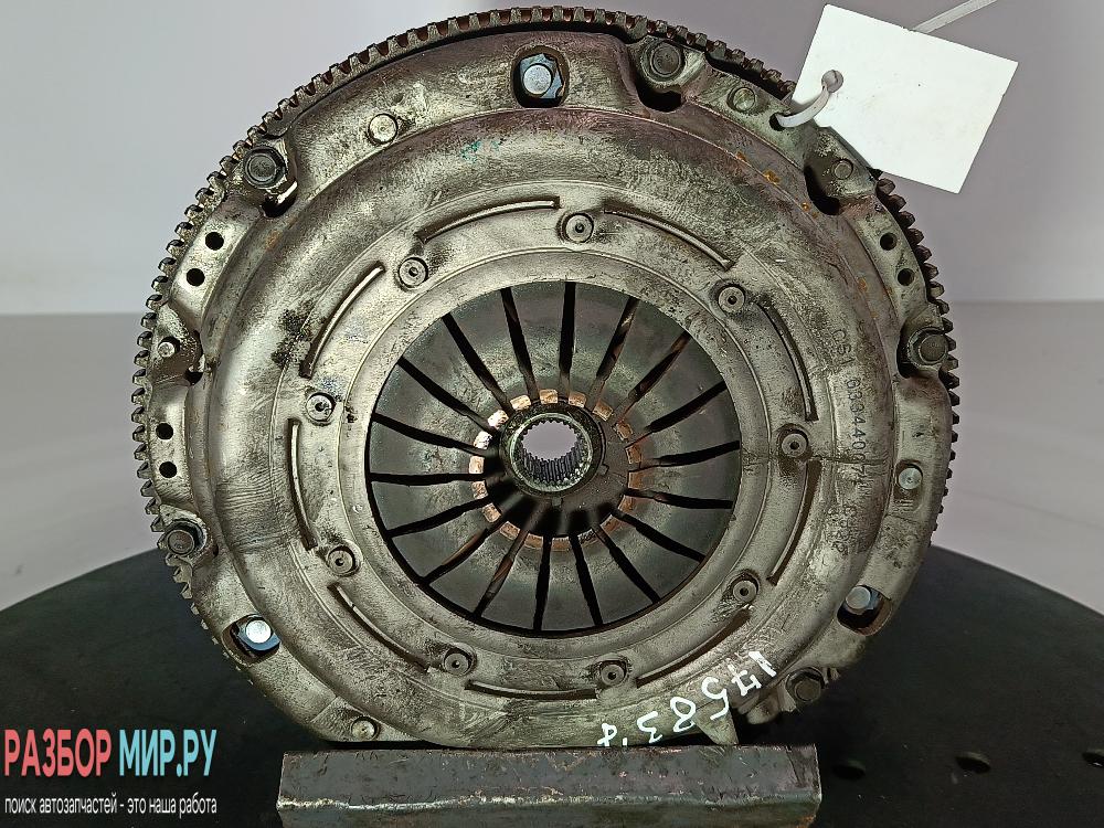 маховик Volkswagen Golf 5 поколение 2007, цвет - фото №1