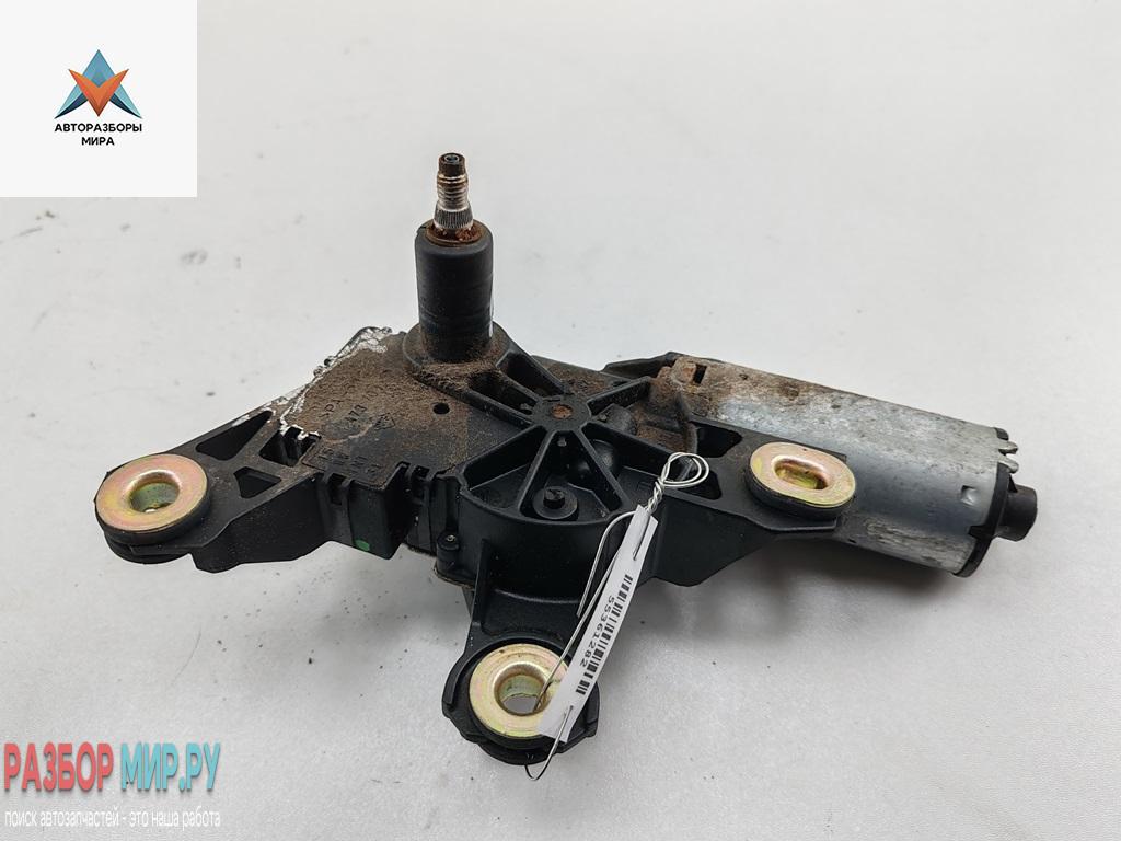 Двигатель стеклоочистителя заднего (моторчик дворников) Volkswagen Passat B5 1998, 1.6 л., бензин, МКПП, чёрный, универсал, 8L0955711 - фото №1