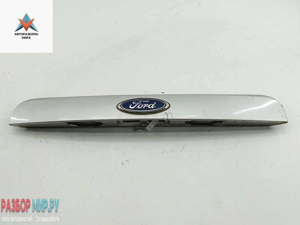 накладка подсветки номера Ford Mondeo 3 поколение 2002, 2.0 л., дизель, МКПП, серый, универсал, 1S71N43400AE - фото №1