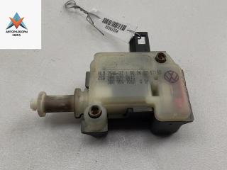 активатор замка багажника Volkswagen Passat B5 [рестайлинг] 2002, 2.0 л., бензин, АКПП, чёрный, универсал, 3B5827061C