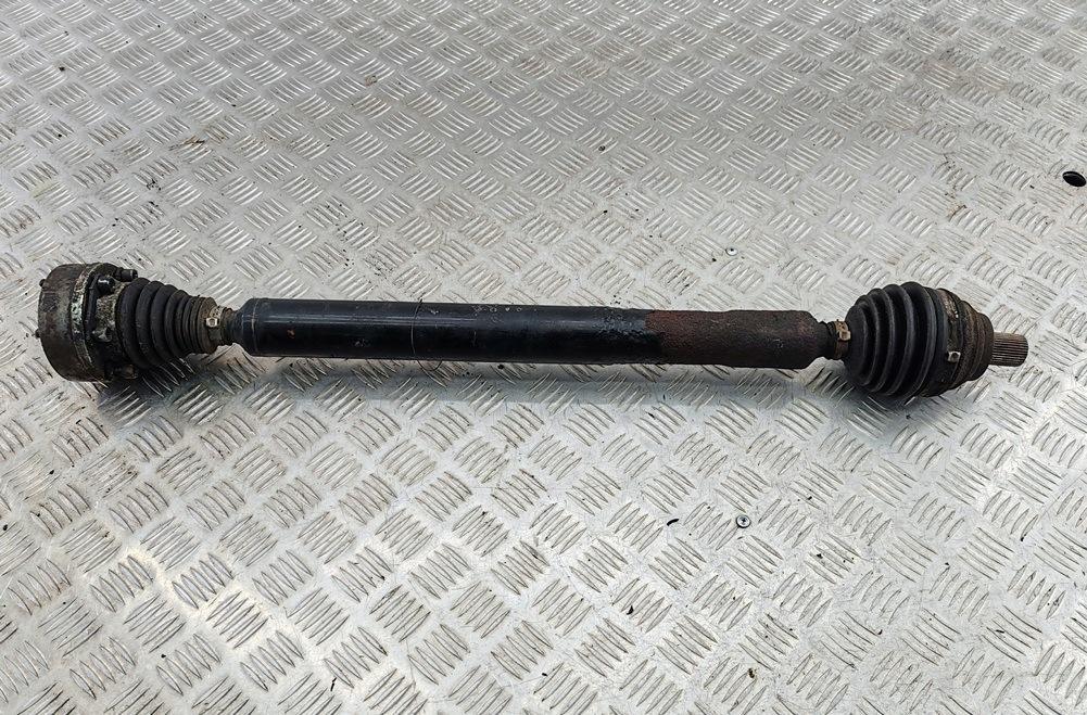 полуось передняя правая (приводной вал, ШРУС) Volkswagen Passat B6 2005, 2.0 л., бензин, МКПП, серый, универсал