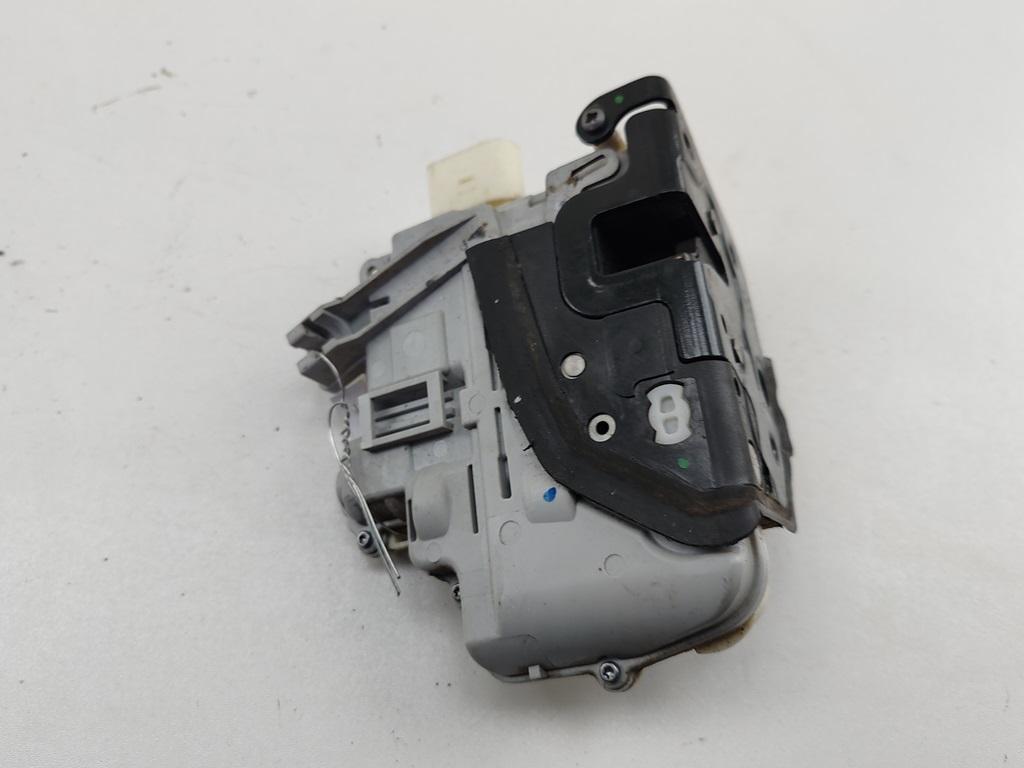 замок двери передней левой Volkswagen Passat B6 2005, 2.0 л., бензин, МКПП, серый, универсал, 3C1837015A