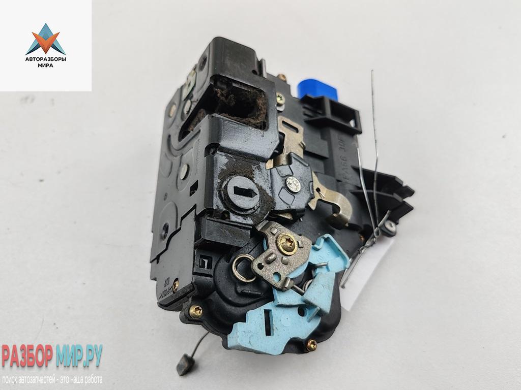 замок двери задней правой Volkswagen Touran 1 поколение 2004, 2.0 л., дизель, МКПП, серый, минивэн, 7L0837016 - фото №1