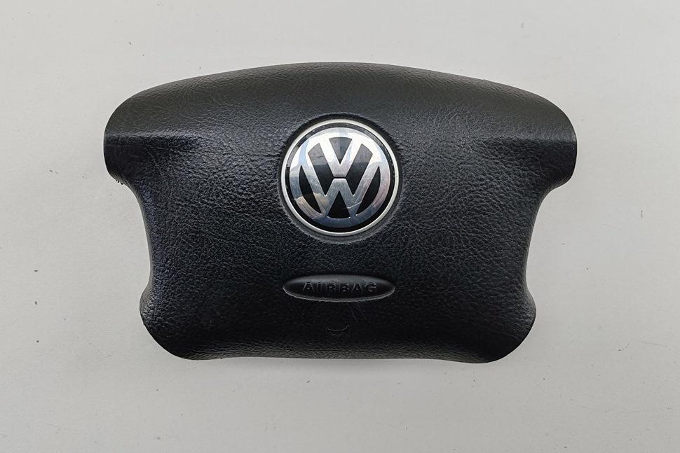 подушка безопасности водителя Volkswagen Passat B5 1997, 1.6 л., бензин, МКПП, синий, универсал, 3B0880201M