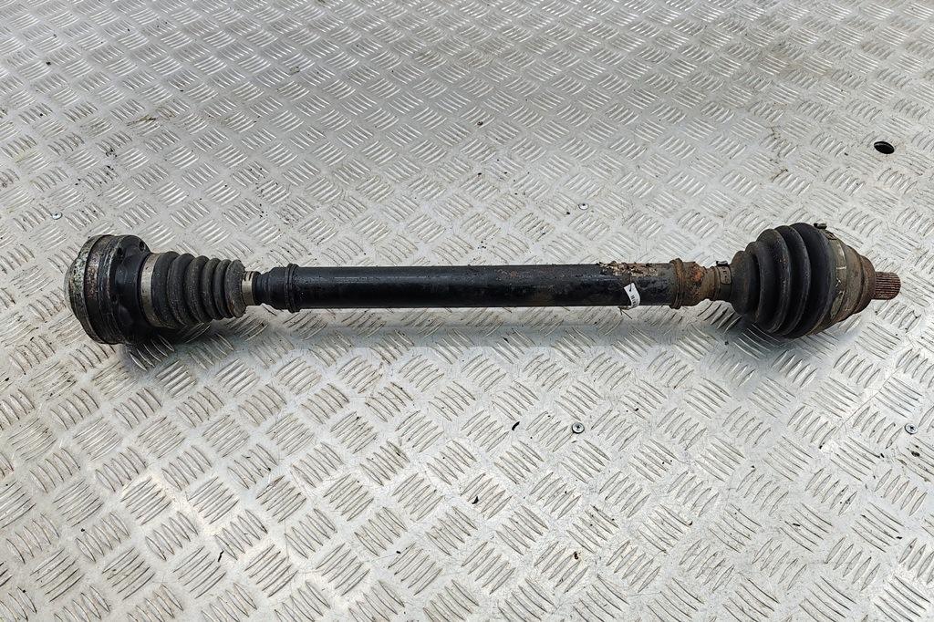 полуось передняя правая (приводной вал, ШРУС) Volkswagen Passat B6 2007, 2.0 л., дизель, МКПП, чёрный, универсал