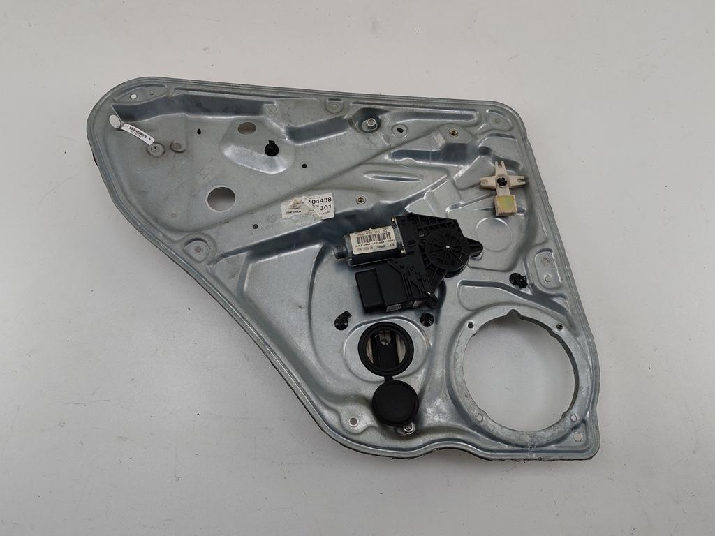 стеклоподъемник электрический задний левый Volkswagen Passat B5+ (GP) 2003, 2.5 л., дизель, АКПП, серый, универсал, 3B9839755C