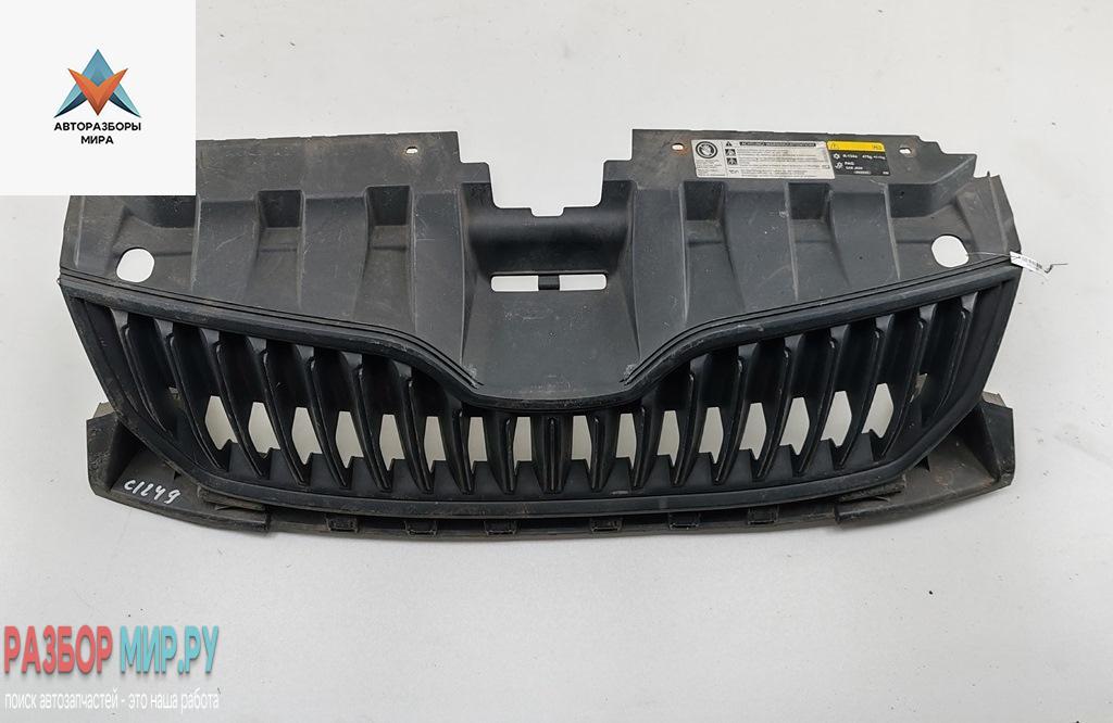 решетка радиатора Skoda Fabia mk3 (NJ) 2015, белый, универсал, 6V0853653A - фото №1