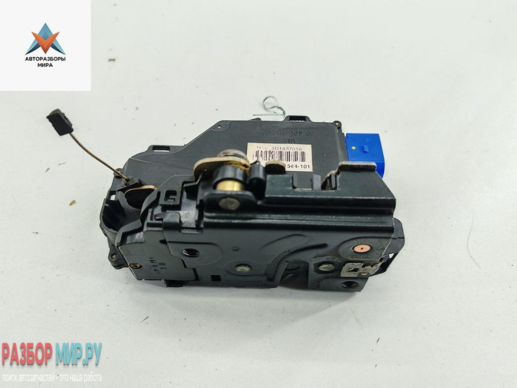 замок двери передней правой Volkswagen Touareg 1 поколение 2005, 2.5 л., дизель, АКПП, чёрный, внедорожник 5 дв., 3D1837016 - фото №1