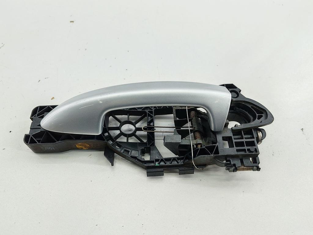 ручка наружная передняя правая Volkswagen Passat B6 2006, 2.0 л., бензин, МКПП, серый, седан, 3C0837886F - фото №1