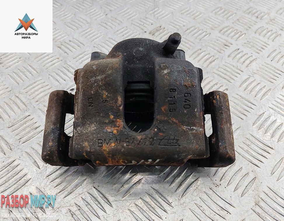 суппорт передний правый BMW 3 серия E46 1999, 2.5 л., бензин, АКПП, серый, седан - фото №1