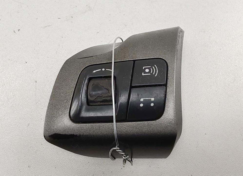 кнопки управления на руле Opel Zafira 2 поколение (B) 2006, 1.9 л., дизель, МКПП, серый, минивэн, 13208858 - фото №1