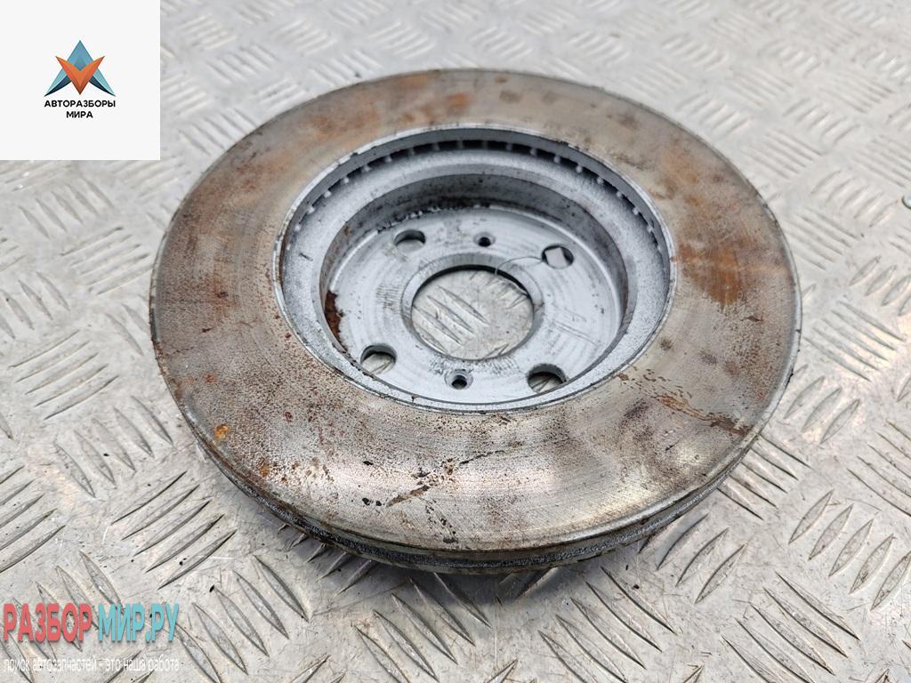 диск тормозной передний Toyota Yaris Verso 2001, 1.3 л., бензин, МКПП, серый, минивэн - фото №1