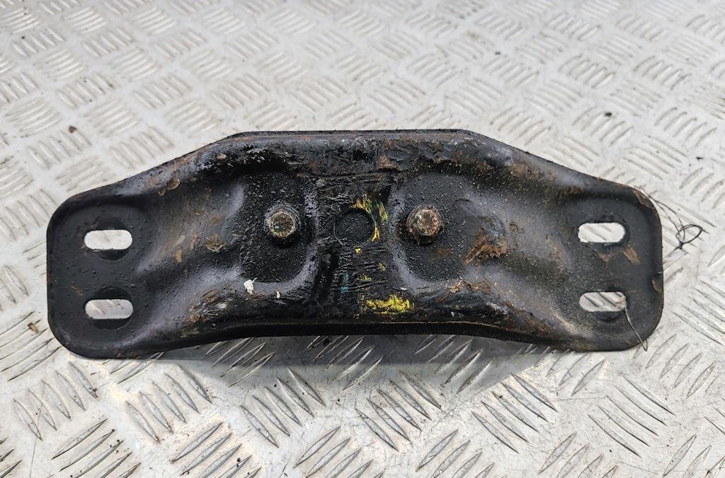 подушка крепления КПП Mercedes-Benz E-Класс W124 1985, 2.3 л., бензин, АКПП, коричневый, седан - фото №1