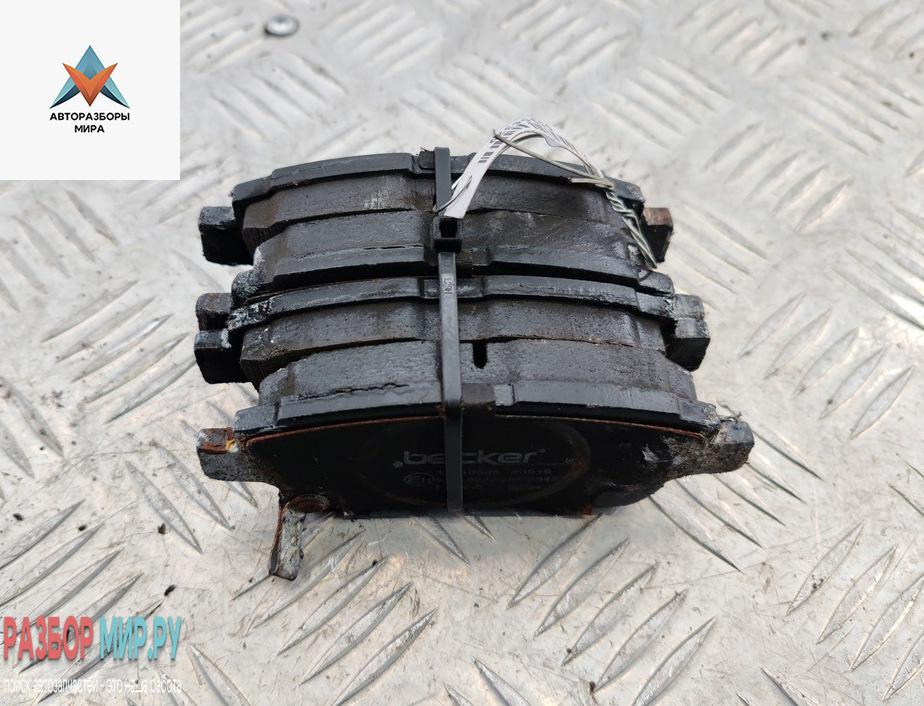 Колодки тормозные передние Toyota Yaris Verso 2001, 1.3 л., бензин, МКПП, серый, минивэн - фото №1