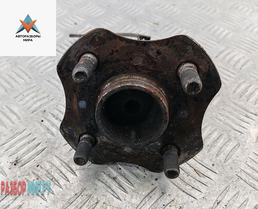 ступица задняя правая Toyota Yaris Verso 2001, 1.3 л., бензин, МКПП, серый, минивэн - фото №1