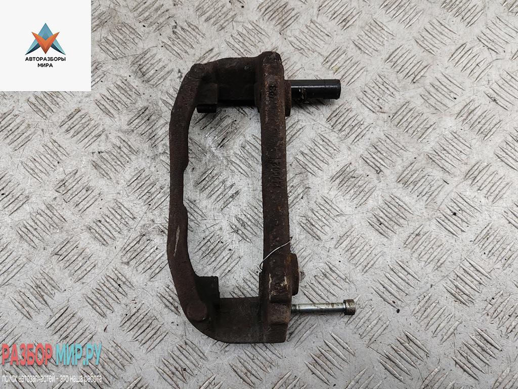 скоба суппорта Volkswagen Crafter 1 поколение 2007, 2.5 л., дизель, МКПП, белый, микроавтобус - фото №1