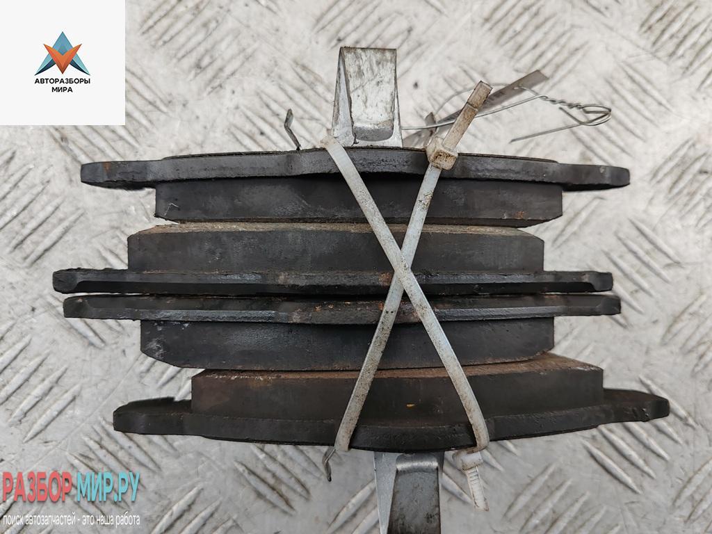 Колодки тормозные передние Volkswagen Transporter T4 2000, 2.5 л., дизель, МКПП, белый, микроавтобус - фото №1