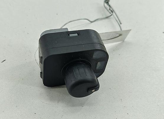 джойстик регулировки зеркал Audi A4 B7 2005, 2.5 л., дизель, МКПП, синий, универсал - фото №1
