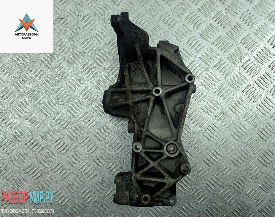 кронштейн генератора Audi A6 4B/C5 1998, 1.8 л., Ti, бензин, МКПП, чёрный, универсал, 058145523D - фото №1