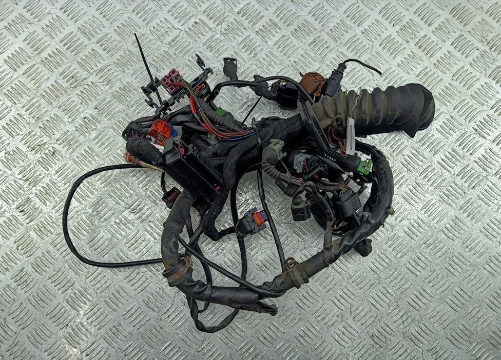 проводка двигателя Audi A6 4B/C5 2000, 2.8 л., бензин, АКПП, серый, седан, 8D1971074KT - фото №1