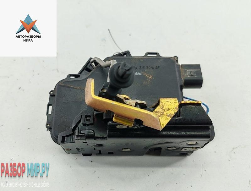 замок двери задней правой Audi A6 4B/C5 1997, 1.8 л., бензин, МКПП, красный, седан, 4B0839016B - фото №1