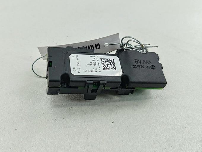 датчик угла поворота руля Volkswagen Passat B6 2007, 2.0 л., дизель, МКПП, чёрный, универсал, 3C0959654 - фото №1