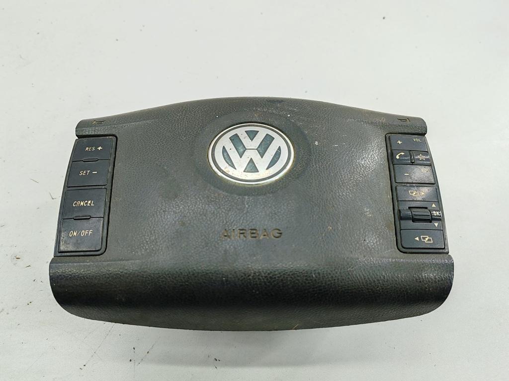 подушка безопасности водителя Volkswagen Touareg 2006, 3.0 л., дизель, АКПП, серый, внедорожник 5 дв., 7L6880201EEC