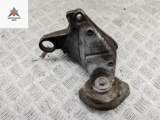 кронштейн КПП Volkswagen Passat B5 1998, 1.6 л., бензин, МКПП, чёрный, универсал, 8D0399114S