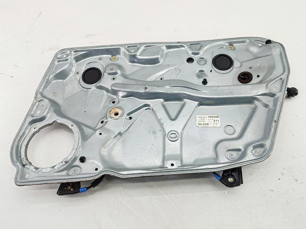стеклоподъемник электрический передний правый Volkswagen Passat B5 1998, 1.6 л., бензин, МКПП, чёрный, универсал, 3B4837756D