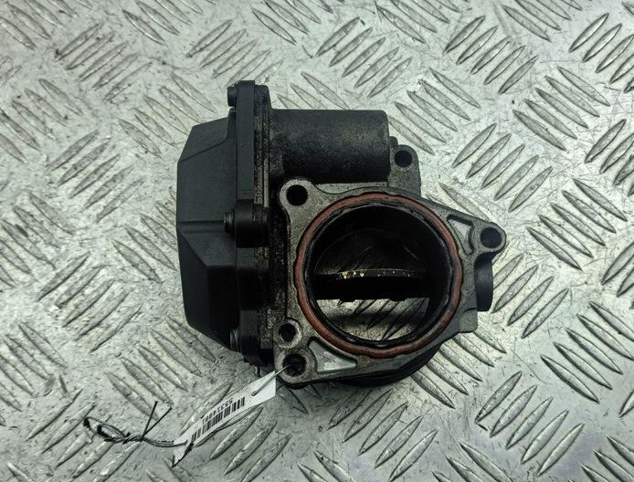 заслонка дроссельная Volkswagen Passat B6 2007, 2.0 л., дизель, АКПП, серый, универсал, 03G128063A - фото №1