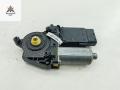 моторчик стеклоподъемника передний правый Volkswagen Passat B5 1998, 1.9 л., дизель, МКПП, чёрный, универсал - фото №2