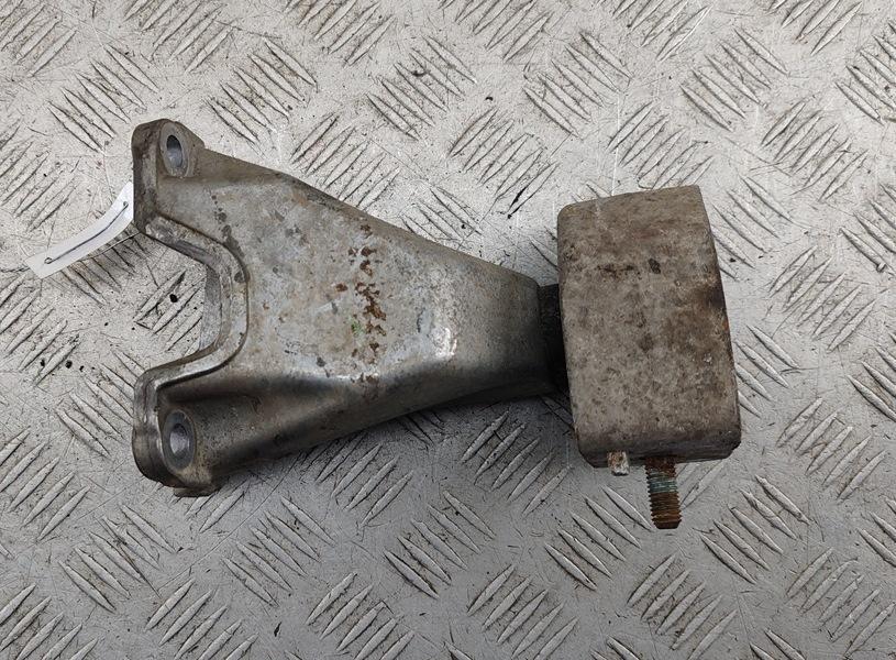 кронштейн КПП Volkswagen Passat B5 1998, 1.6 л., бензин, МКПП, чёрный, универсал, 8D0399113AB