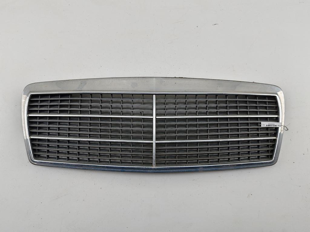 решетка радиатора Mercedes-Benz E W210 1999, синий, седан, 2108880023