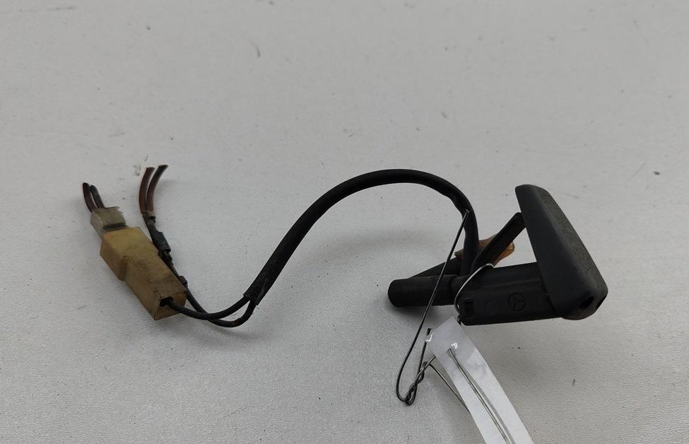 форсунка омывателя лобового стекла Mercedes-Benz E-Класс W124 1985, 2.3 л., бензин, АКПП, коричневый, седан - фото №1