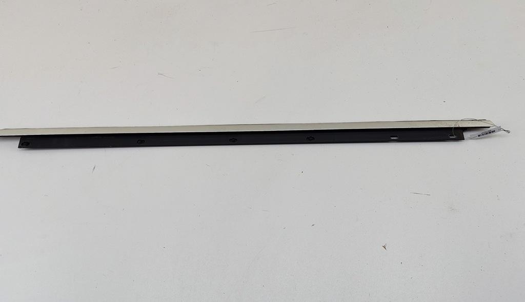 Молдинг стекла двери задней левой наружный Audi A4 B7 2006, 1.8 л., Ti, бензин, МКПП, серый, универсал - фото №1
