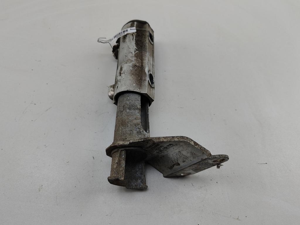 кронштейн заднего бампера Audi 80 8C/B4 1991, 2.0 л., бензин, МКПП, серый, седан, 8A0807331A - фото №1