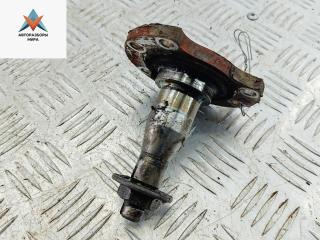 Цапфа задняя (ось ступицы) Audi 80 8C/B4 1992, 2.0 л., бензин, МКПП, красный, седан