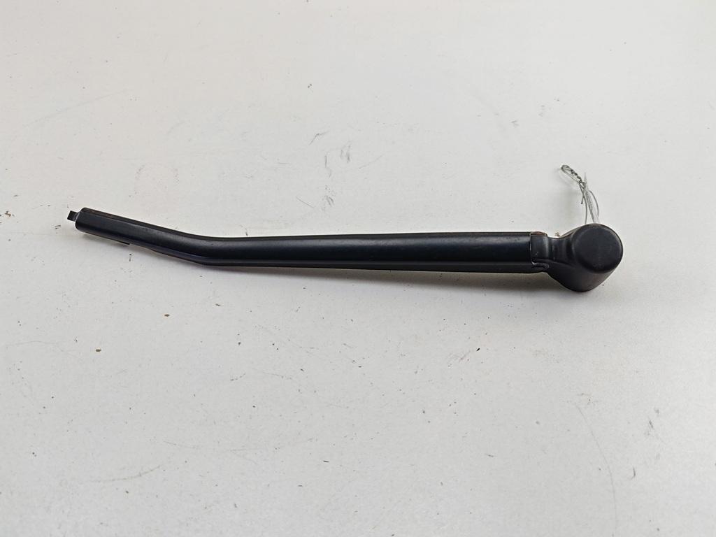 Щеткодержатель (поводок стеклоочистителя) задний BMW X1 E84 2011, 2.0 л., дизель, АКПП, чёрный, внедорожник 5 дв., 7138507 - фото №1